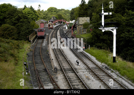 Goathland Station avec signal blanc Yorkshire UK Banque D'Images