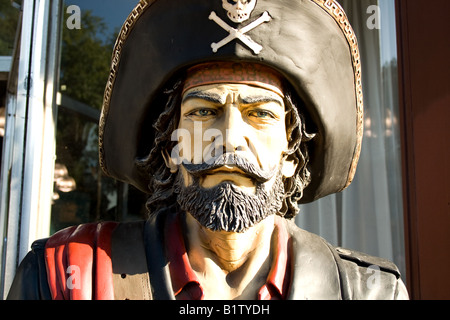 Tête de pirate en bois statue devant un magasin à Saint Augustine, Floride Banque D'Images