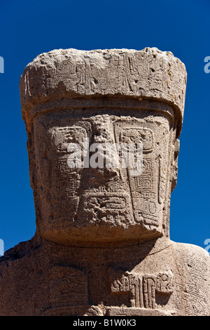 Réplique d'une statue de 2000 ans à Taihuanaco Pre-Inca site près de La Paz en Bolivie. La statue originale est dans un musée Banque D'Images