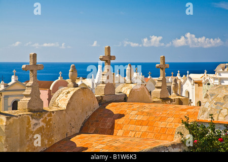 Cimetière en pierre de la haute ville, Bonifacio, Corse, France Banque D'Images