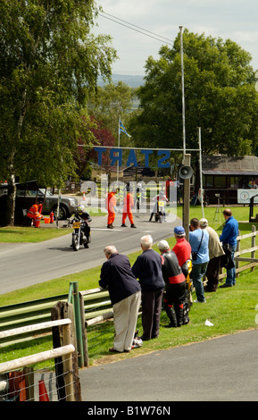 Prescott Speed Hill Climb summer fest séance Gloucestershire Angleterre du début de la solo 351cc à 500cc de cause Banque D'Images