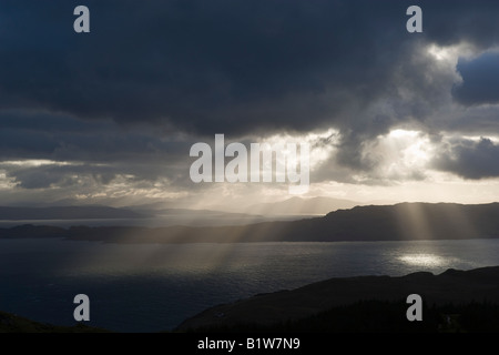 UK Ecosse des faisceaux de lumière sur l'île de Raasay de Isle of Skye Banque D'Images