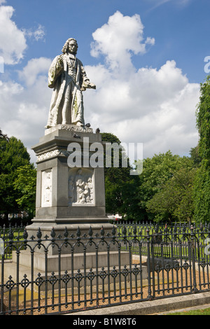 Statue de Isaac Watts Watts Park dans le centre-ville de Southampton Hampshire Angleterre Banque D'Images