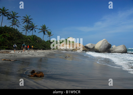 Plage de rochers dans le Parc National Naturel de Tayrona, Colombie Banque D'Images