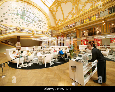 Un intérieur Stadsfeestzaal Anvers célèbre hotspot commercial avec bar et un salon Meir Anvers Flandre Belgique Banque D'Images