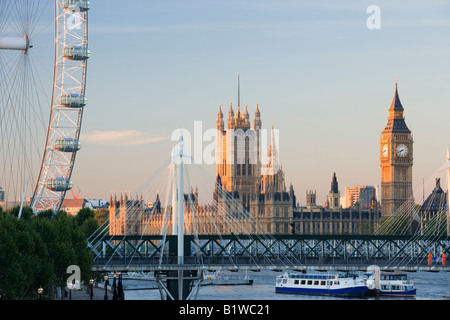 UK London British Airways London Eye et Big Ben vue sur la Tamise Banque D'Images