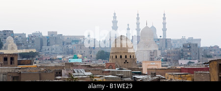 Le Caire, Égypte. Cité des morts, cimetière du nord, nécropole du Caire islamique. Coucher du soleil Banque D'Images