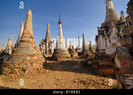 Indein ruines de Shwe Inn Thein stupas, lac Inle, MYANMAR BIRMANIE BIRMANIE, ASIE Banque D'Images