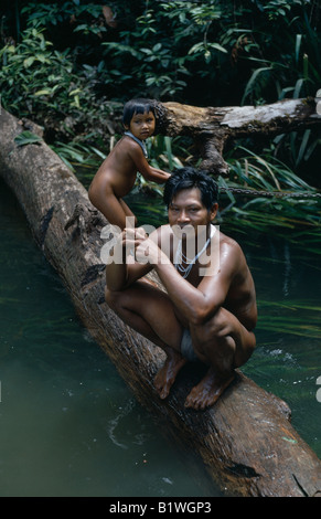 La COLOMBIE au nord-ouest d'Autochtones Tukano Amazon Banque D'Images