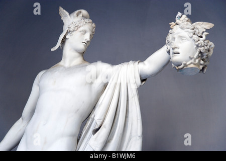 Italie Lazio Rome Vatican Museum Belevdere Palace statue en marbre de Perseus holding tête de Méduse par Antonio Canova Banque D'Images