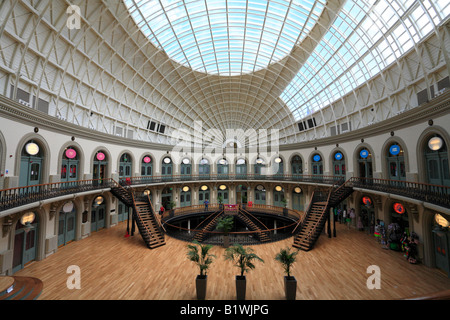 Intérieur de la Corn Exchange, Leeds, West Yorkshire, Angleterre, Royaume-Uni. Banque D'Images