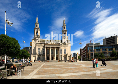 La Place du Millénaire et salle municipale, Leeds, West Yorkshire, Angleterre, Royaume-Uni. Banque D'Images