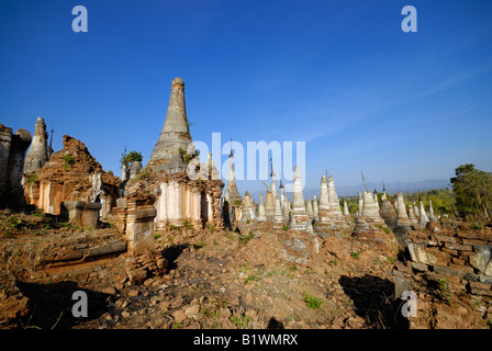 Indein ruines de Shwe Inn Thein stupas, lac Inle, MYANMAR BIRMANIE BIRMANIE, ASIE Banque D'Images