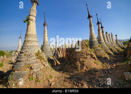 Indein ruines de Shwe Inn Thein stupas, lac Inle, MYANMAR BIRMANIE BIRMANIE, ASIE Banque D'Images