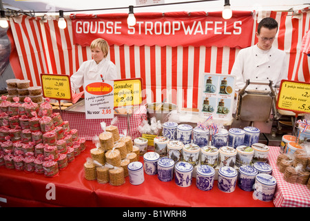 Gaufre fromage néerlandais et de décrochage à Delft, Pays-Bas. Banque D'Images