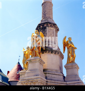 Les anges d'or dans la cathédrale de Zagreb Croatie frontyard Banque D'Images