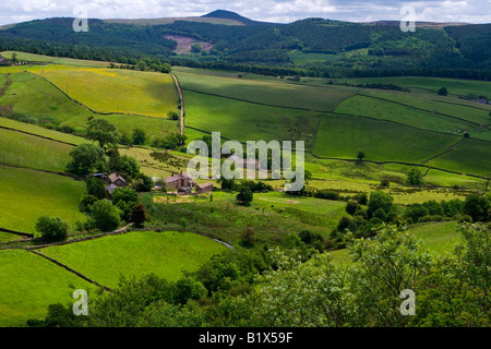 Vue depuis le nez Tegg Country Park près de Macclesfield Cheshire UK à sud avec le Peak District hills à l'horizon Banque D'Images