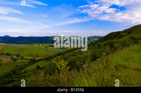 Vue depuis le nez Tegg Country Park près de Macclesfield Cheshire UK à sud avec le Peak District hills à l'horizon Banque D'Images