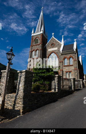 Église Saint Pierre avec un fond de ciel bleu, Parc historique national Harpers Ferry, Harpers Ferry, West Virginia. Banque D'Images