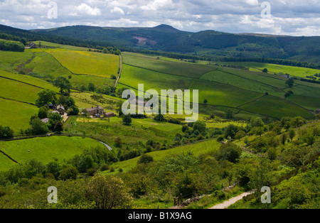 Vue depuis le nez Tegg Country Park près de Macclesfield Cheshire UK à sud avec le Peak District hills à l'horizon Banque D'Images