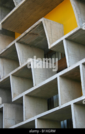 Détail de la façade de la Haute Cour de Chandigarh, Inde, conçu par l'architecte Le Corbusier Banque D'Images