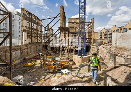 Façades conservés sur un site de construction à Londres Banque D'Images