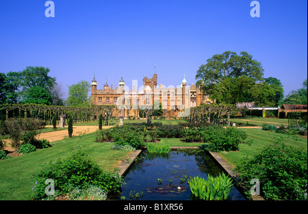 Knebworth House stately home Anglais Hertfordshire England UK jardin lac tourisme voyage Banque D'Images