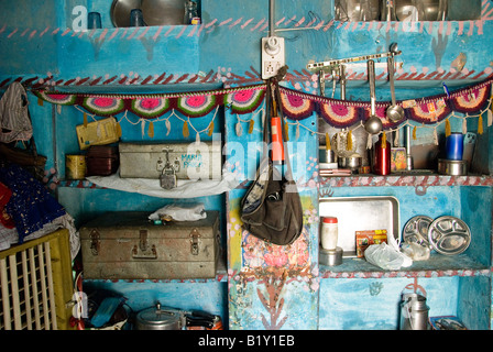 L'intérieur typique d'une maison de village dans le désert du Rajasthan désert de Thar Inde Banque D'Images