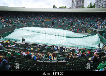 Couvre pluie, une cour, les Championnats, Wimbledon, Merton Borough, Greater London, Angleterre, Royaume-Uni Banque D'Images