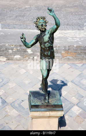 Statue en bronze de la faune Maison du Faune Pompéi Campanie Italie Banque D'Images
