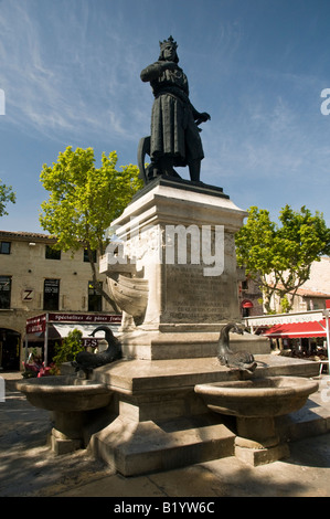 Statue de Saint Louis dans le quartier historique de la cité médiévale d'Aigue Mortes, France Banque D'Images