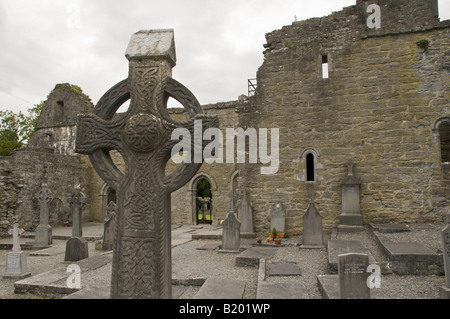 Ancienne Croix celtique à l'abbaye de Cong Banque D'Images