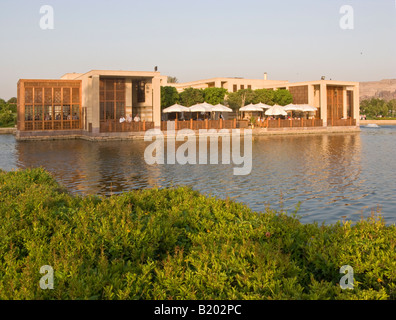 Café au bord du lac, du parc al-Azhar, Le Caire, Egypte Banque D'Images