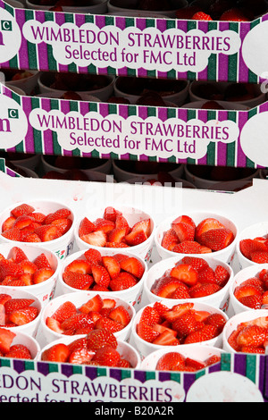 Les fraises dans des boîtes au Wimbledon Tennis Championships 2008 Banque D'Images