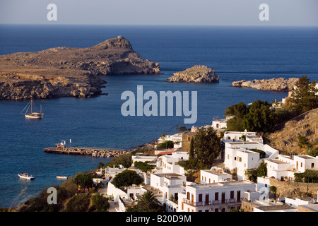 Vue sur la baie de Lindos Lindos Rhodes Grèce Banque D'Images