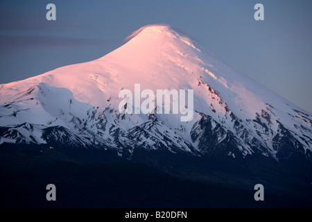 Coucher du soleil de frapper plus fort de volcan Osorno Llanquihue Lac Chili Banque D'Images