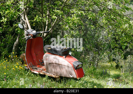 Old Red scooter Vespa Banque D'Images