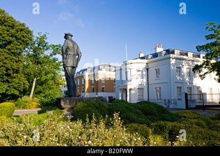 Statue de Lord Louis Mountbatten en Grosvenor Square Southampton Hampshire Angleterre Banque D'Images