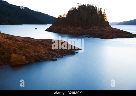 Vue sur la rivière Saguenay à partir de la jetée de Petit-Saguenay. Parc national du Saguenay. Québec, Canada. Banque D'Images