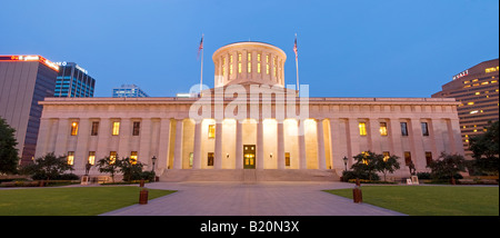 Capitole de l'état de l'Ohio à Columbus dans l'Ohio au crépuscule. Panorama haute résolution. Banque D'Images