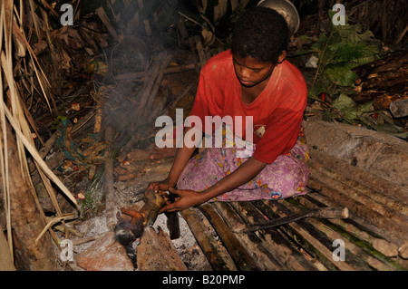 Sakai, kuanmaidum hilltribe en dehors du village, palian, district de la province de Trang, sud de la Thaïlande Banque D'Images