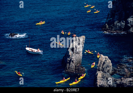 Canoës Platja del Golfet Calella de Palafrugell Costa Brava Catalogne Espagne Banque D'Images