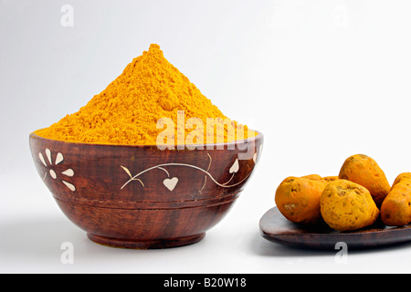 Bol plein de Haldi/haldi (curcuma). Banque D'Images