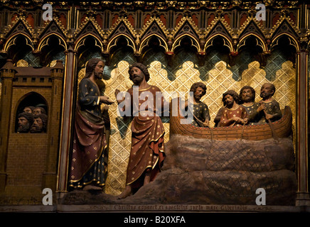 14e siècle, des sculptures en bois peint de la vie de Jésus sur l'écran Choeur Notre Dame Paris France intérieures Banque D'Images