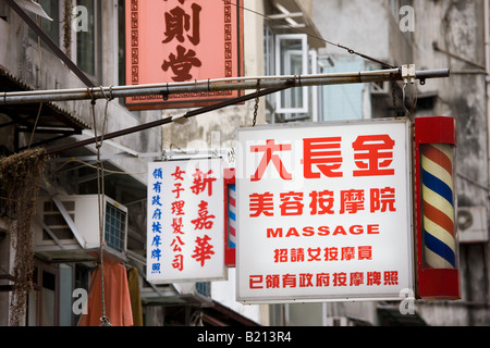 Massage sign in Gage Street près de la station de métro Sheung Wan Hong Kong, Chine Banque D'Images