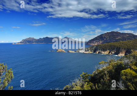 Vue de la Péninsule de Freycinet sur Thouin Bay. Banque D'Images