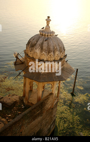 Magnifique Coucher de soleil sur le lac Pichola, Udaipur, Rajasthan, Inde Banque D'Images