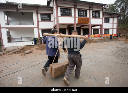 L'homme au travail la construction de nouvelles centre touristique à Dazu Rock Carvings Mont Baoding Chongqing Chine Banque D'Images