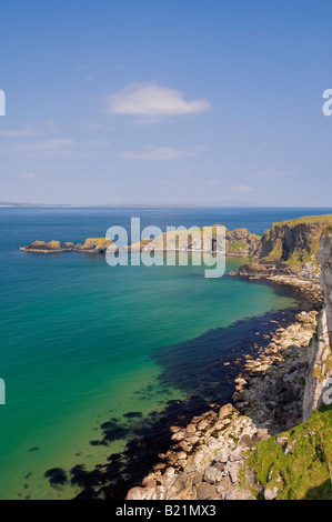 L'île de Carrick dans Larrybane Bay North Antrim causeway coast way le comté d'Antrim en Irlande du Nord GO UK EU Europe Banque D'Images