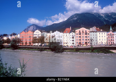 Autriche Tyrol Innsbruck sur River Inn Banque D'Images